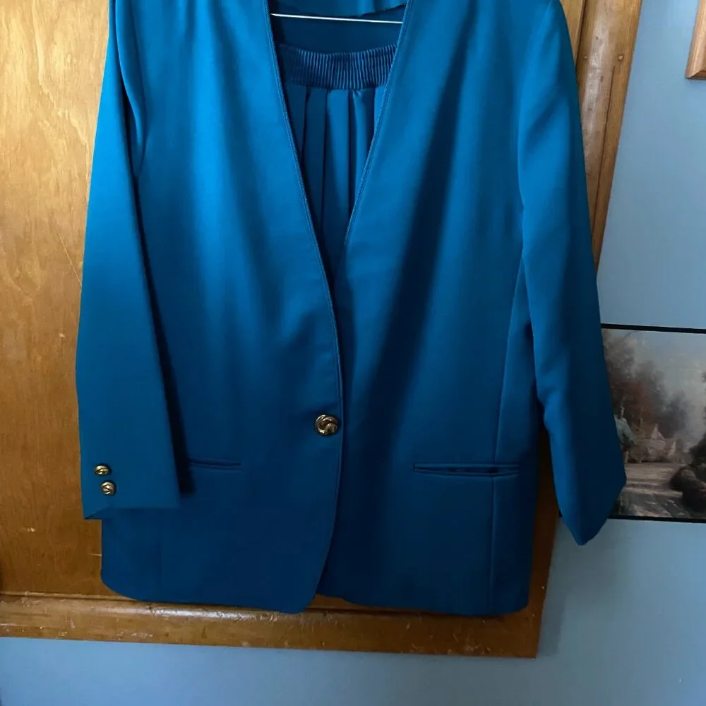 two pc suit - Picture 2 of 4